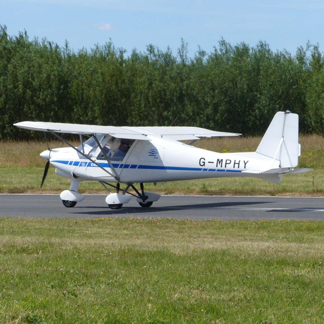 Michaelflying28's tweet photo. Comco Ikarus C42 FB100 Bravo G-MPHY departing Sandtoft Airfield for Ince Microlight Airstrip 9.7.22.
#comco #comcoikarusc42 #comcoc42 #ikarusc42 #c42 #microlight #microlightpilot #lightsportaircraft #ultralightflying https://t.co/Bjsm9Qxy1p