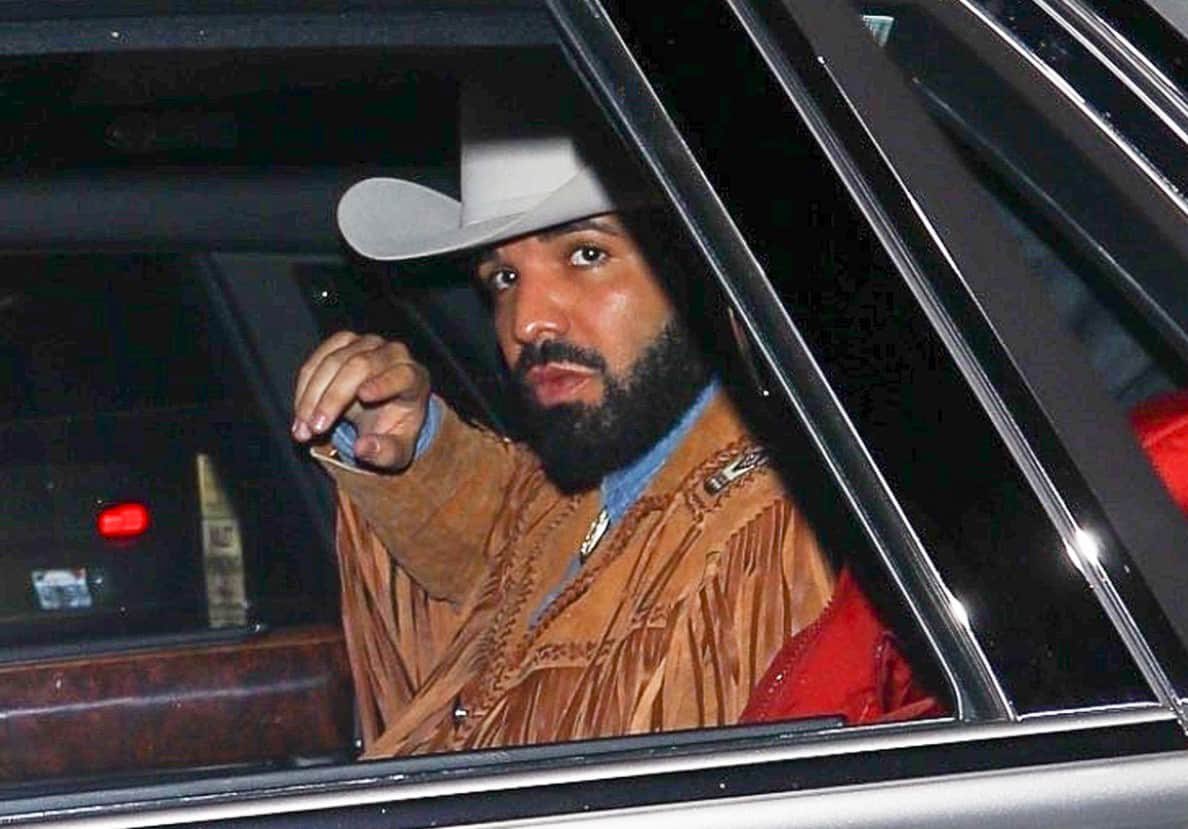 rockyloto's tweet photo. @DailyLoud Breaking News: Rapper Drake aka Aubrey Graham spotted on his way to Mexico to help break out El Chapos son https://t.co/WQBSR4NKTy