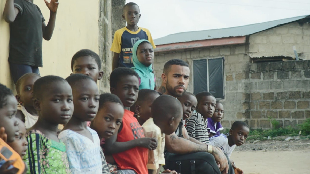 dvothecodex's tweet photo. Vic Mensa teams up with his father to build a Borehole, which will help provide clean water to thousands in Ghana, amid water contamination issues. π
#vicmensa #hiphop #charity #philantrophy #cleanwaterforGhana
https://t.co/YcbO9rlL1p https://t.co/HojeV9h4Pu