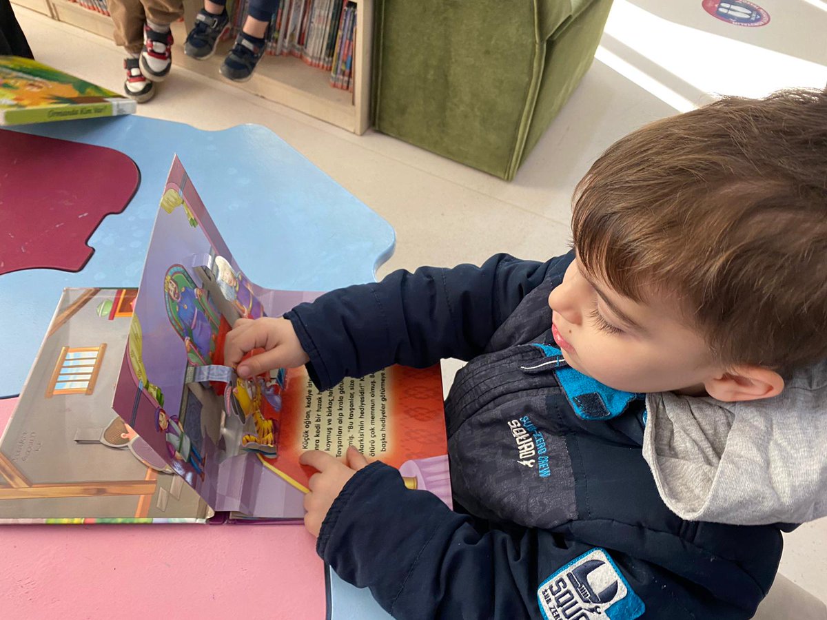 DurduNaime's tweet photo. Kitap okumanın yaşı mı olur?
#BenOkuyorumGaziantepOkuyor
@gul_davut @HayrettinnCiCEK @yasintepe @erdalkilinc27 @MetinMengilli @glbntabakcioglu @GantepECE @ECEerkenegitim @Gaziantep_MEM @sahinbeymem https://t.co/hm9pbUxXJO