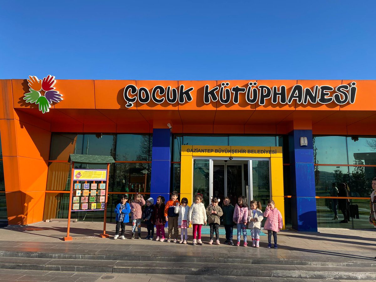 DurduNaime's tweet photo. Kitap okumanın yaşı mı olur?
#BenOkuyorumGaziantepOkuyor
@gul_davut @HayrettinnCiCEK @yasintepe @erdalkilinc27 @MetinMengilli @glbntabakcioglu @GantepECE @ECEerkenegitim @Gaziantep_MEM @sahinbeymem https://t.co/hm9pbUxXJO