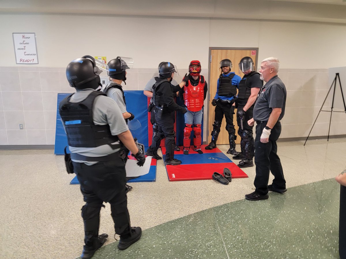 CtcHollenstein's tweet photo. Law Enforcement students practice cell extraction procedures  @EMSISD @EMSISD_CTE @KimTraylor01 #hctcready #emsproud https://t.co/G3D7AcsaR5