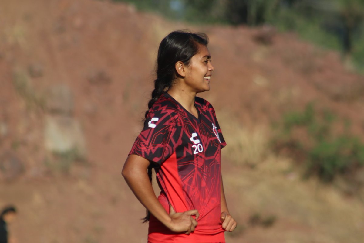 Brenda Cerén: “Sé que soy de las primeras salvadoreñas que llegan a la Liga y para mí eso es una exigencia más, pero estoy lista y sé que vamos a dar lo máximo. También quiero agradecerle a la Fiel, por todo el apoyo que he recibido".🥰❤️🖤

🗞️:bit.ly/3Z8tM8J