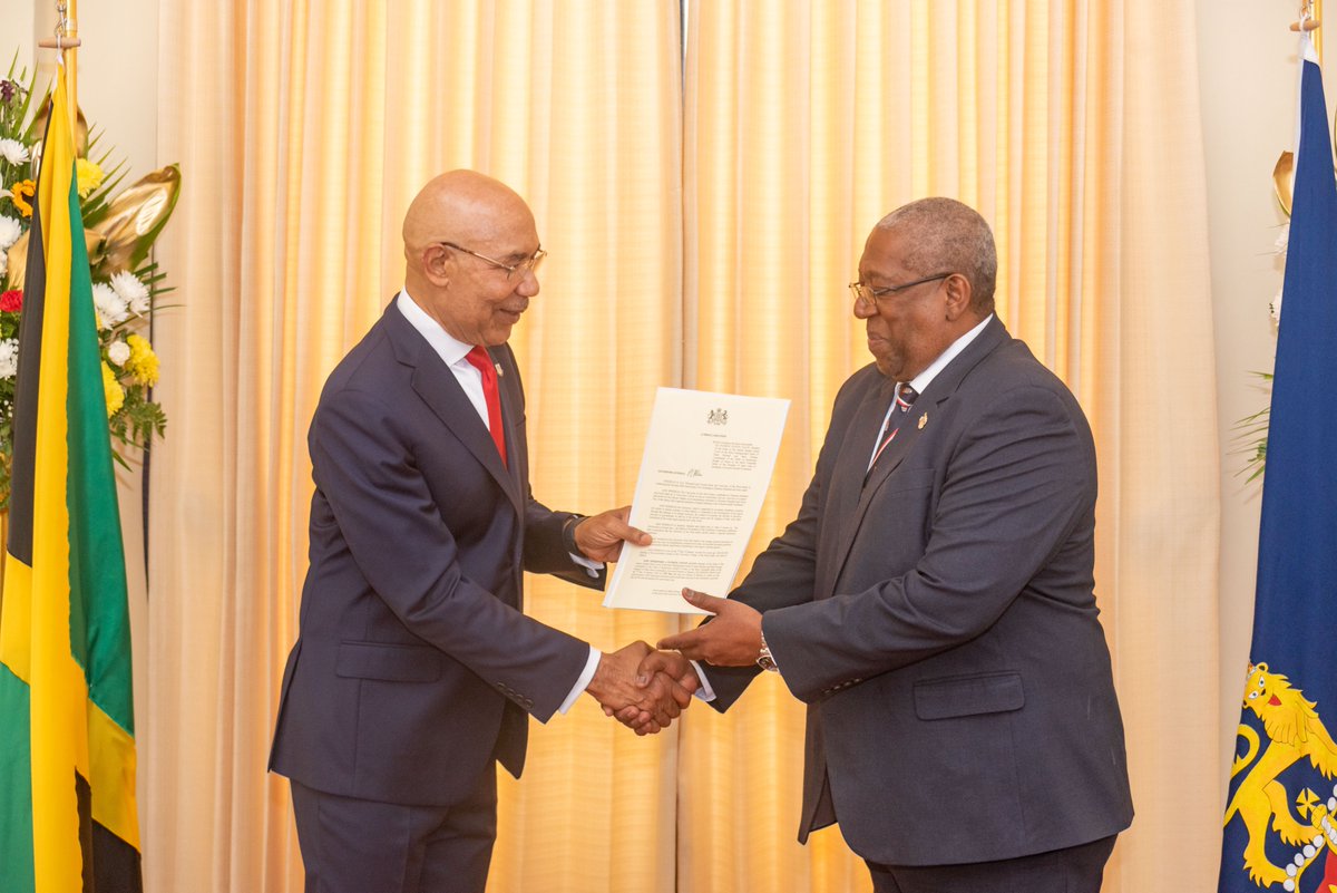 GGSirPAllen's tweet photo. January 7th now official UWI Day! Sir Patrick presented the Proclamation to Professor Dale Webber, Pro Vice- Chancellor and Principal of the University of the West Indies, this morning at King's House.
#UWI75
#GGSirP
#UWIDay
@UWImona https://t.co/DWbNqeOorr