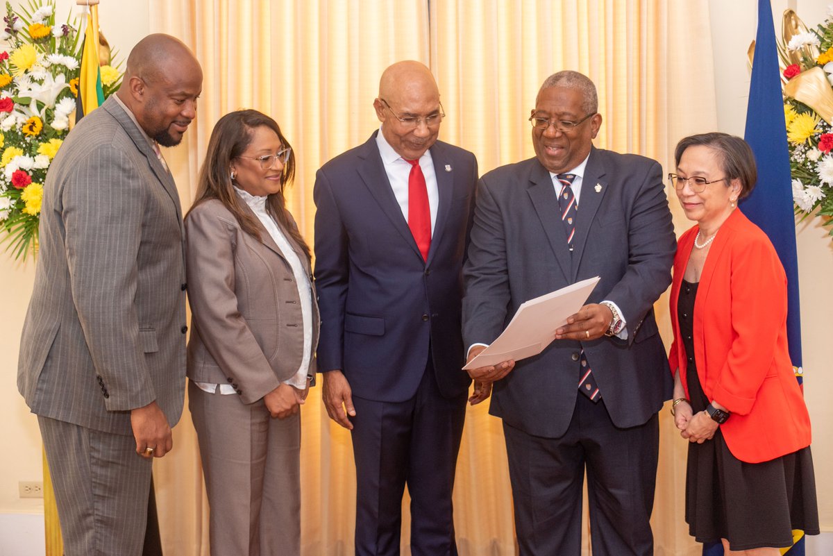 GGSirPAllen's tweet photo. January 7th now official UWI Day! Sir Patrick presented the Proclamation to Professor Dale Webber, Pro Vice- Chancellor and Principal of the University of the West Indies, this morning at King's House.
#UWI75
#GGSirP
#UWIDay
@UWImona https://t.co/DWbNqeOorr