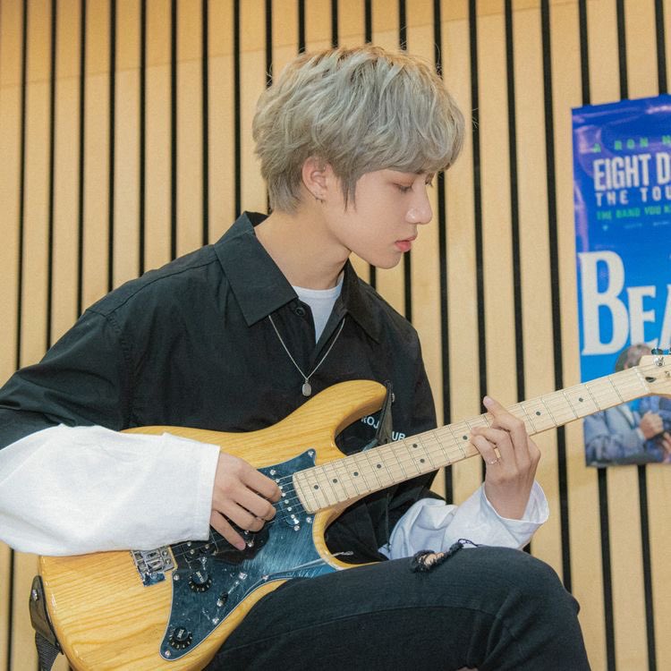 flannelgyu's tweet photo. raise your hand if you also have the biggest crush on rockstar choi beomgyu https://t.co/aER1TWTm8r