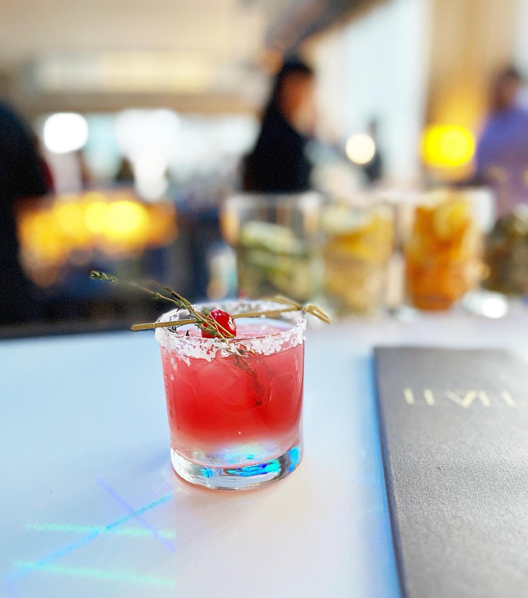 achotelraleigh's tweet photo. Thoughtful touches all the way through to aromatic cocktails. 🍸 

#achotels #achotelraleigh #northhills #raleigh https://t.co/40xhSnRAQA