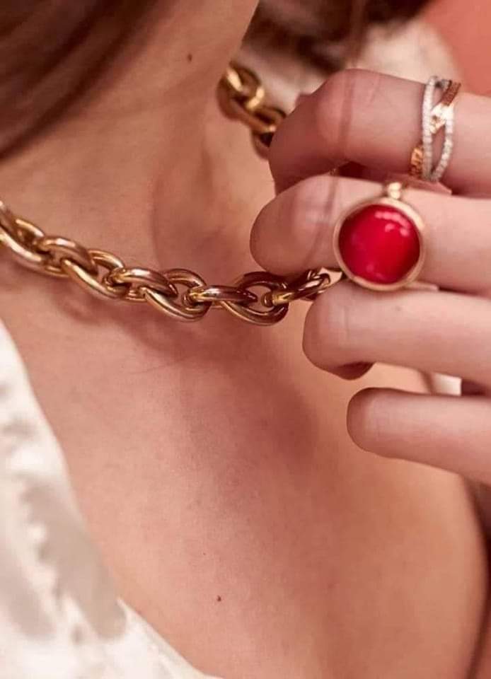 لا تُهمل شيئاً تغار أن تراه في يد غيرك