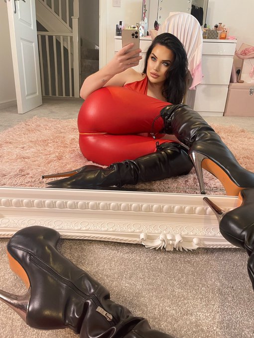 Are you a fan of boots??? https://t.co/r5pRhBXtAO<a href="/tag/birthdaygirl"class="tags"><span>#birthdaygirl</span></a><a href="/tag/findom"class="tags"><span>#findom</span></a><a href="/tag/retweet"class="tags"><span>#retweet</span></a>