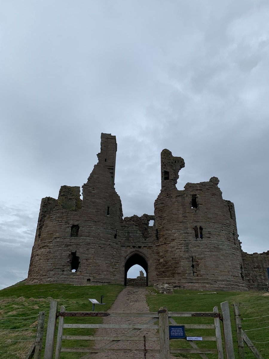 Main entrance and towers of #dunstanburghcastle,
with the usual grim northern skyline