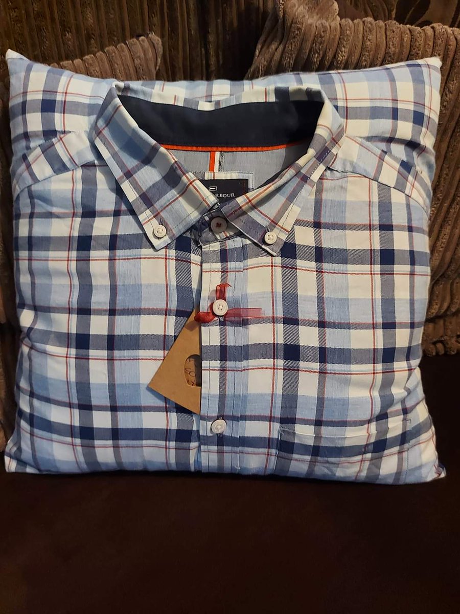 LittleWykesie's tweet photo. This Christmas, I made my family memory pillows using a selection of my grandad's favourite shirts I've kept since he passed last Christmas. These were all hand stitched
#memorypillow #handsewing #cushions #shirtcushion #christmaspresents #Christmas #sewing #specialgifts https://t.co/ylcZGALRsa
