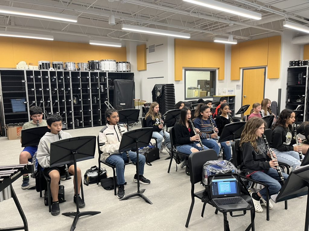 AJBtoroband's tweet photo. We’re loving our new band halls and so are our students! Thank you Seguin ISD voters and community for our amazing new facilities ❤️ You make #AJBthePlacetoBe
#WeAreSeguin #MusicforAll #NewBandHalls
@AJBriesemeister @SeguinFineArts https://t.co/FvME6Lb1bL