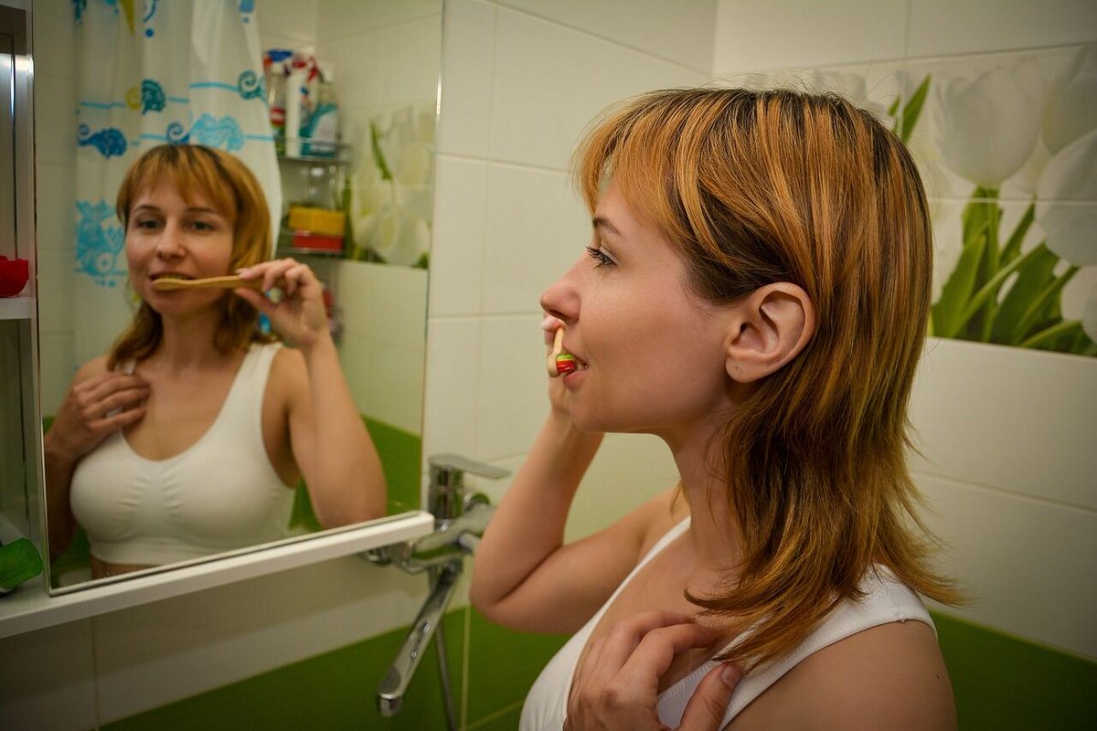 According to the Academy of General Dentistry, the average person only brushes for 45-75 seconds a day. How much time do you take to brush YOUR teeth? #brushandfloss #toothcare #oralhealth