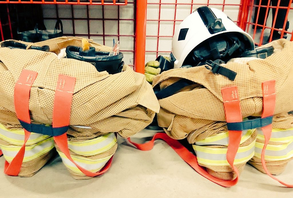 🚨 Shout 00:11 4th January 🚨

Hayle crew mobilised to industrial property fire in Pool.

Working alongside colleagues from <a href="/TolvaddonCFRS/">Tolvaddon Community Fire Station</a>  using hose reel jet, thermal imaging &amp; positive pressure ventilation, the fire was extinguished, property ventilated &amp; searched.