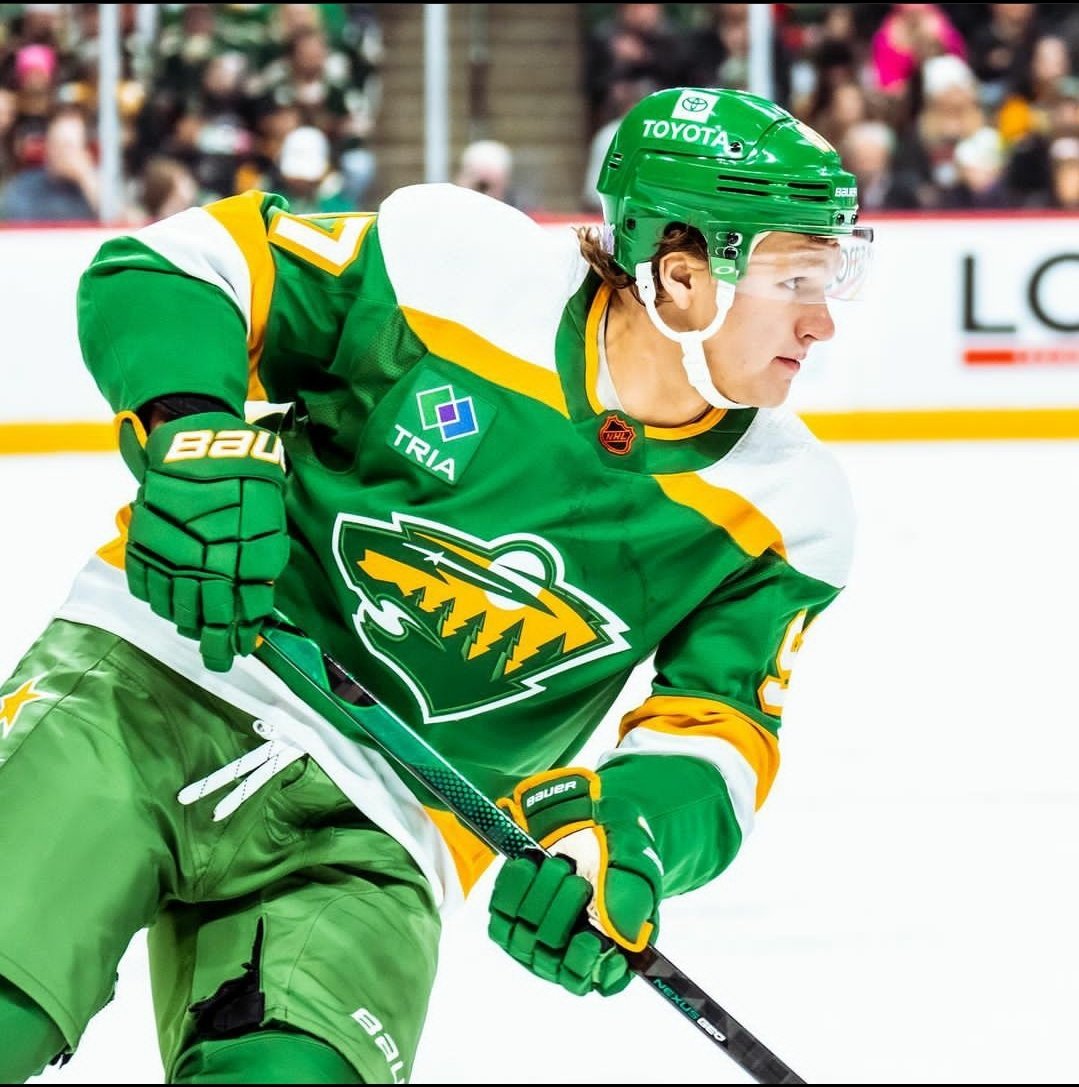 Connor_779's tweet photo. should the Minnesota Wild switch to these colors permanently? https://t.co/VgbsbDQ9T1