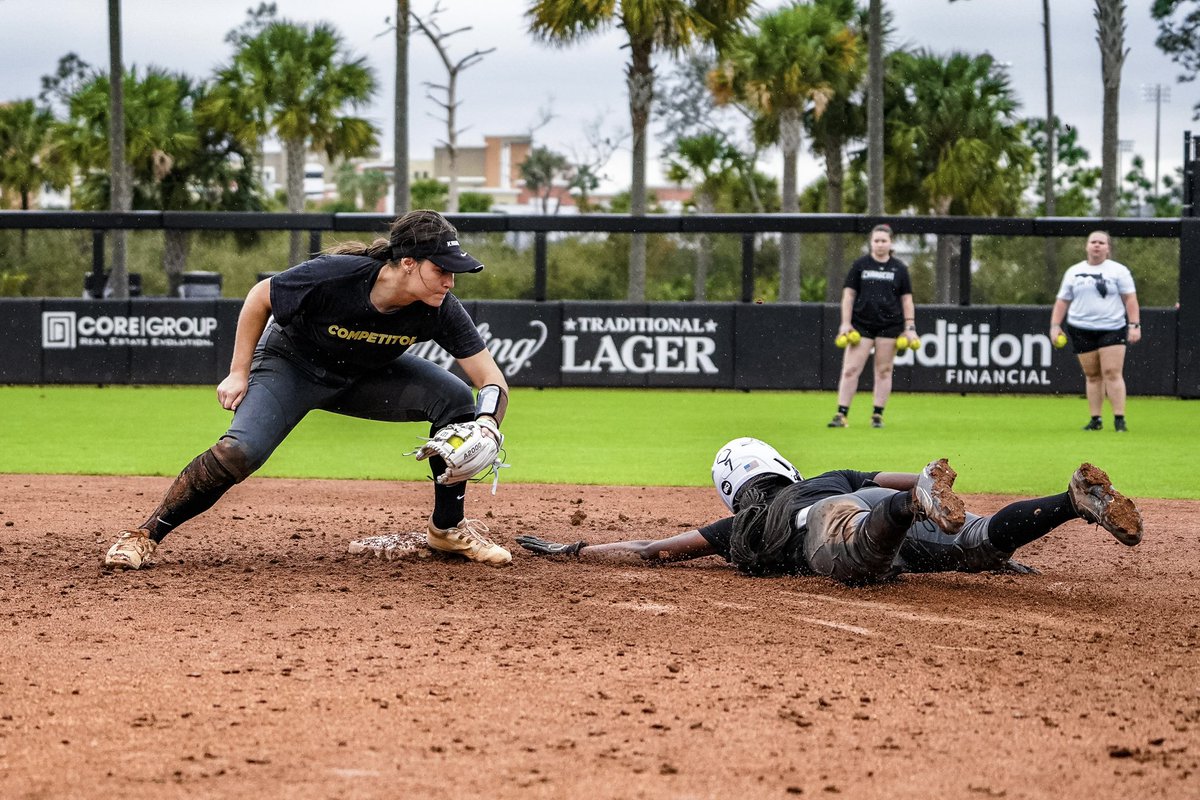 Rain or shine, we're back on that grind 💪

#NCAASoftball x 📸 <a href="/UCF_Softball/">UCF Softball</a>