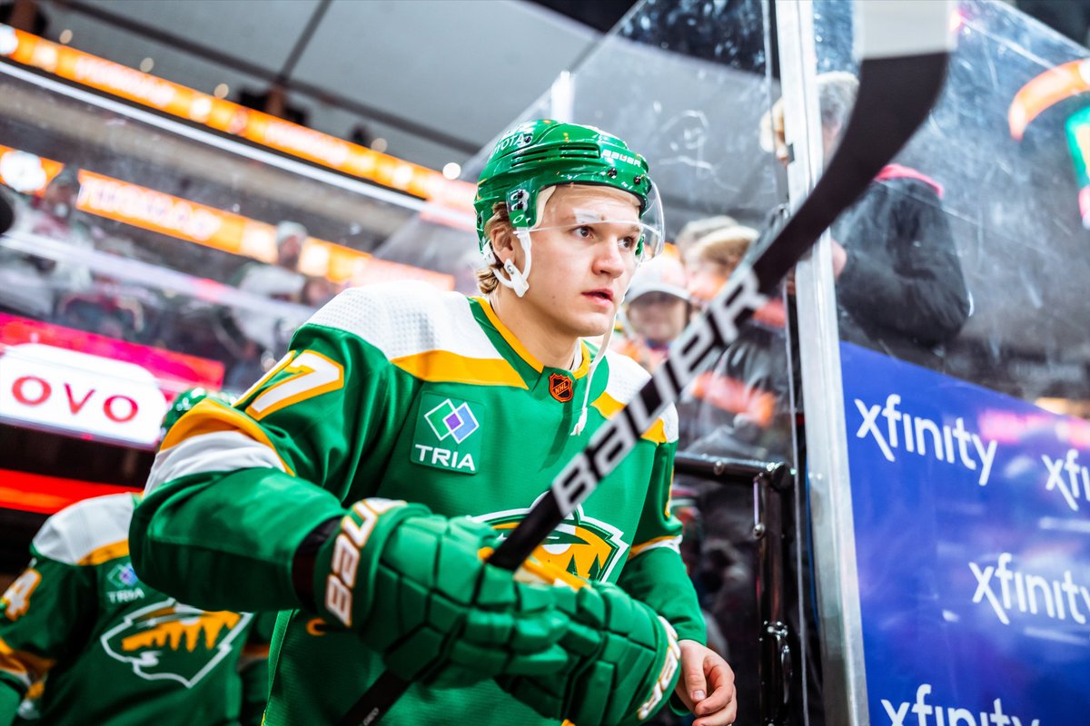 Connor_779's tweet photo. should the Minnesota Wild switch to these colors permanently? https://t.co/VgbsbDQ9T1