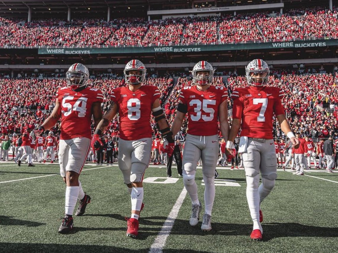 ColumbusNIL's tweet image. Grateful for this family 🌰

#GoBucks

h/t Ohio State Football