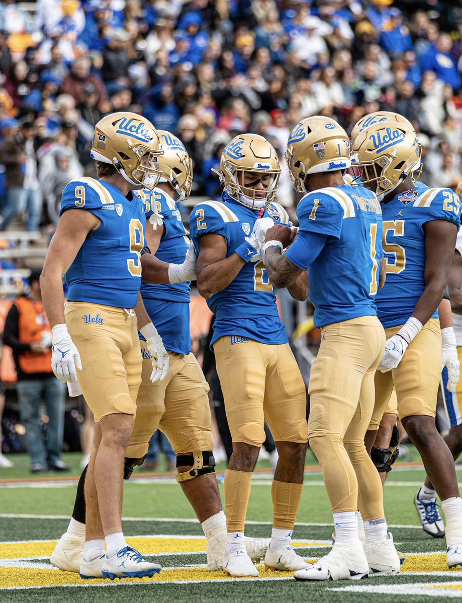 Grateful to have each other 🐻

#GoBruins

h/t UCLA Football