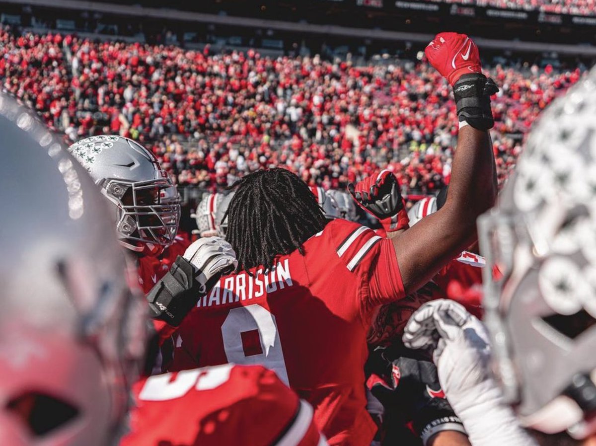 ColumbusNIL's tweet image. Grateful for this family 🌰

#GoBucks

h/t Ohio State Football