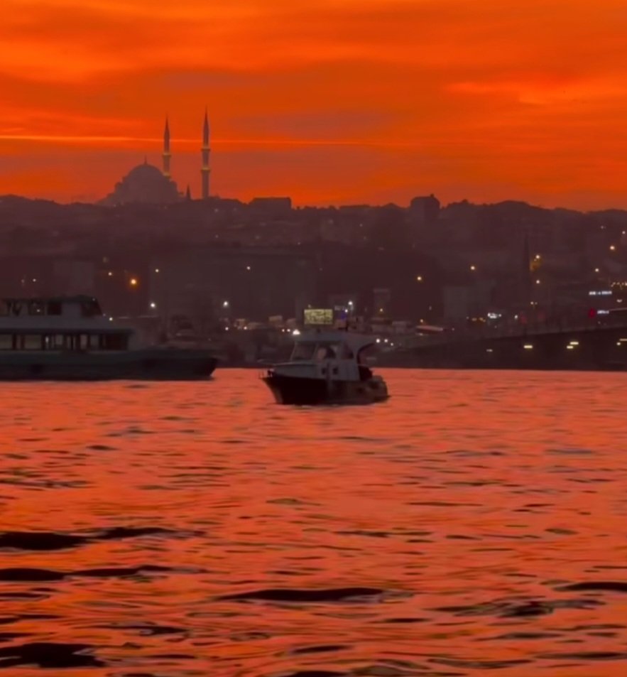 MuratYurekli2's tweet photo. " İçim, ey içim! Bu yolculuk nereye? 
Yeni bir şehrin ölümünü  başlatır  gibisin!"
#Yediguzeladam #Zarifoglu https://t.co/YptSWhmaJf