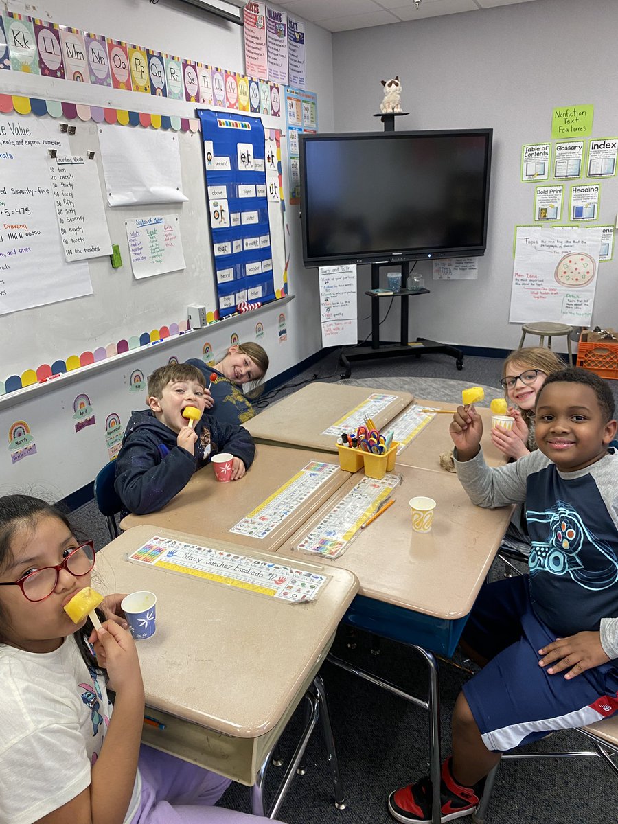 MrsCasbonsClass's tweet photo. We love learning about freezing and melting! This week we got to make our juice ice pops, and freeze them to learn about changing states of matter! We had fun trying to eat our frozen treat before it melted into a liquid. #ugtm https://t.co/0epoG9GJ7K