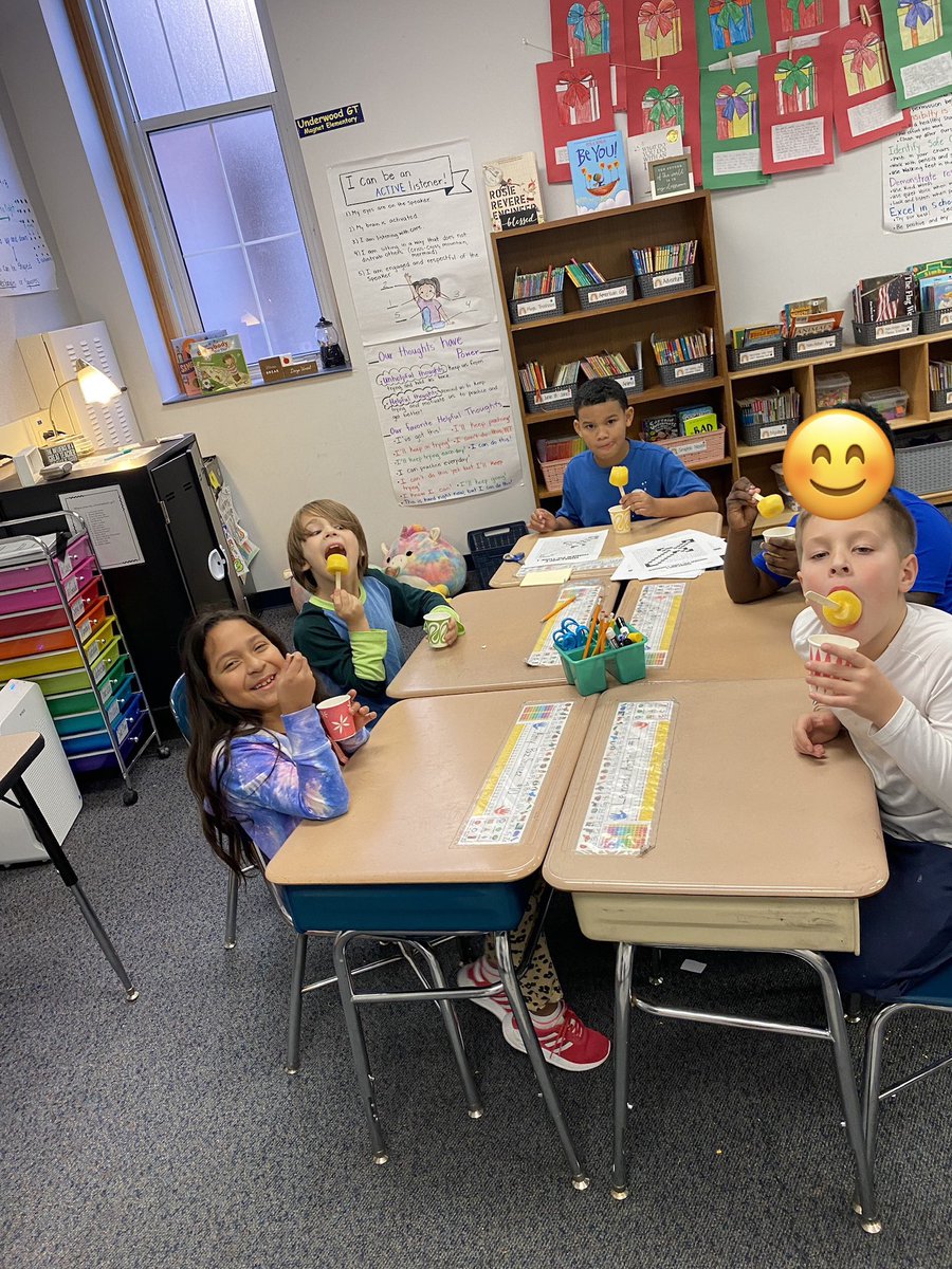 MrsCasbonsClass's tweet photo. We love learning about freezing and melting! This week we got to make our juice ice pops, and freeze them to learn about changing states of matter! We had fun trying to eat our frozen treat before it melted into a liquid. #ugtm https://t.co/0epoG9GJ7K