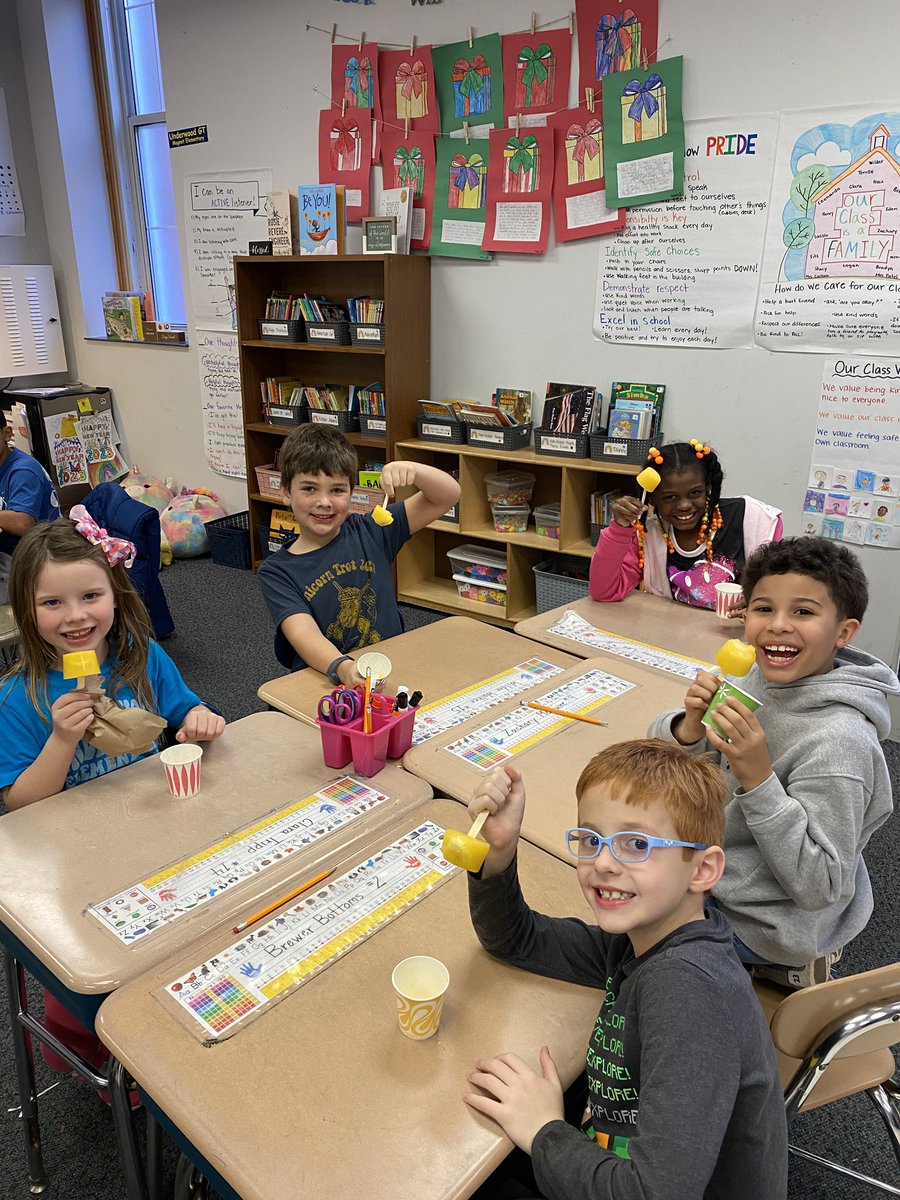 MrsCasbonsClass's tweet photo. We love learning about freezing and melting! This week we got to make our juice ice pops, and freeze them to learn about changing states of matter! We had fun trying to eat our frozen treat before it melted into a liquid. #ugtm https://t.co/0epoG9GJ7K