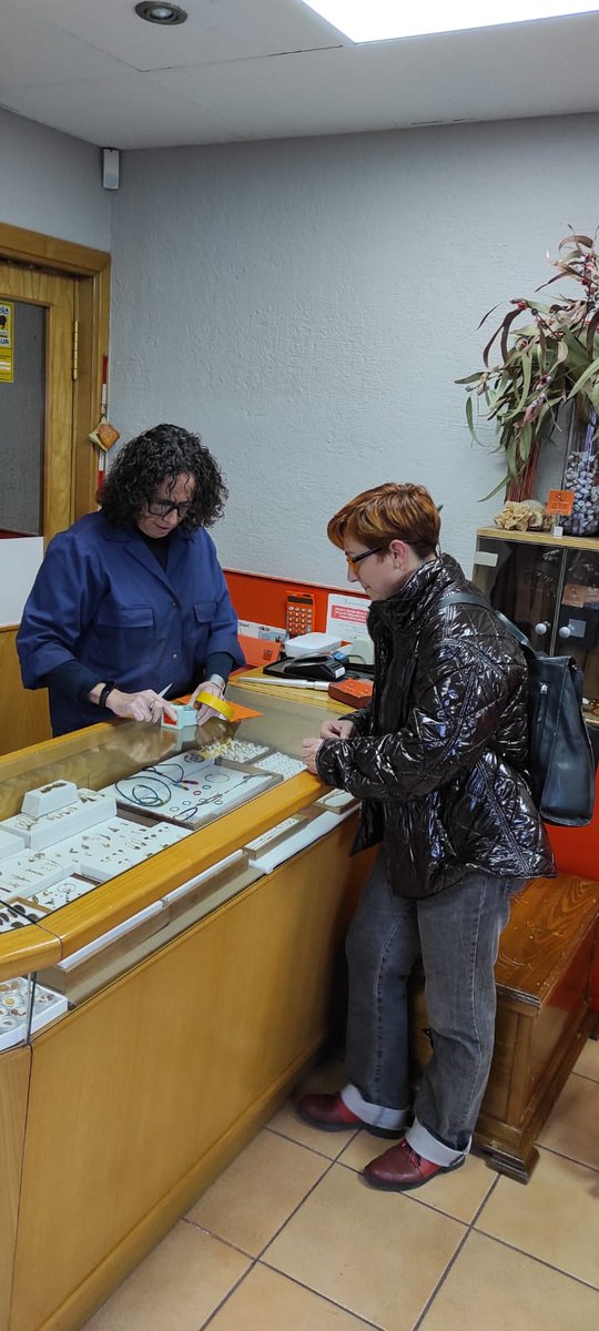 Emaciasro's tweet image. Per Reis les #compres també a #Mollet 
#ComerçDeProximitat
#Artesania

@molletencomu