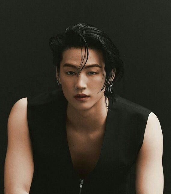 Koreaboo's tweet photo. HAPPY JAY B DAY! 🎂
It's time to celebrate how wonderful you are, and we all wish you nothing but happiness on your special day. 💚
#LivingThisLifeWithJAYB
#오늘은_홀리_재범데이 https://t.co/m8GbY8mqh8