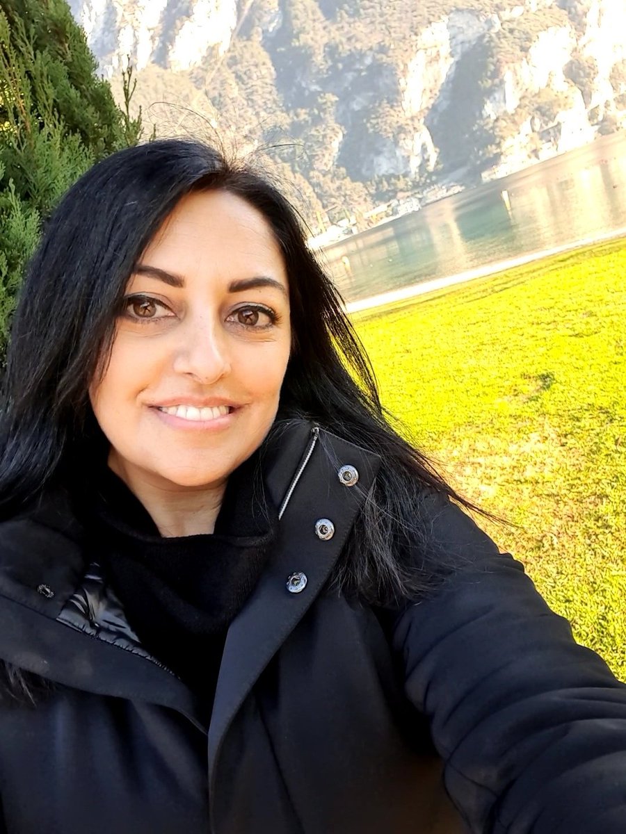 MaciLuna3's tweet photo. Il sole mi è entrato nelle vene e ha trasformato tutto in oro.
(Elizabeth von Arnim)

Spiaggia Sabbioni - Riva del Garda
#lake #Garda #live #nature https://t.co/zCbuW76DBQ