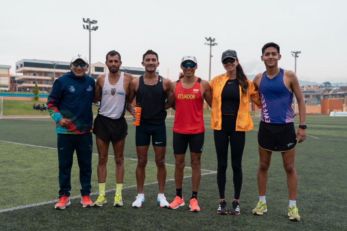 upsalesianaec's tweet photo. 🏃En la pista atlética de la #UPS sede #Cuenca entrenan los deportistas olímpicos y campeones sudamericanos 🇪🇨 en la disciplina de marcha,  quienes se preparan para diferentes competencias nacionales e internacionales.

#UPSEcuador #UPSCuenca #DeportesUPS https://t.co/36DzDbvk3J