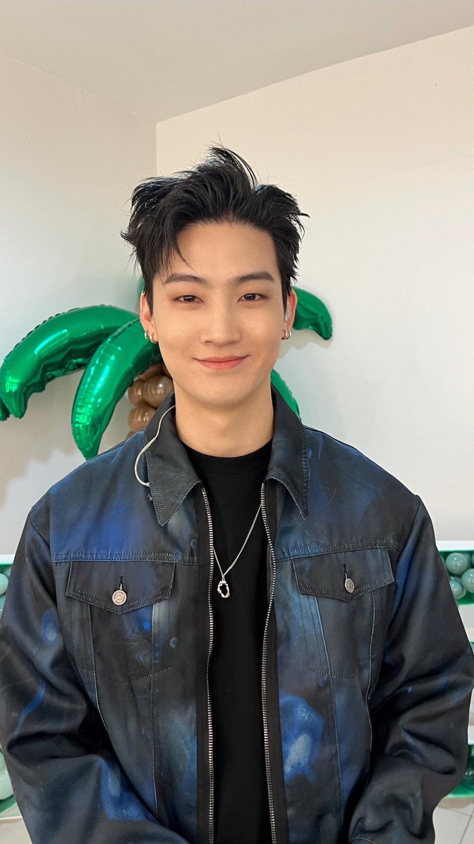 Koreaboo's tweet photo. HAPPY JAY B DAY! 🎂
It's time to celebrate how wonderful you are, and we all wish you nothing but happiness on your special day. 💚
#LivingThisLifeWithJAYB
#오늘은_홀리_재범데이 https://t.co/m8GbY8mqh8
