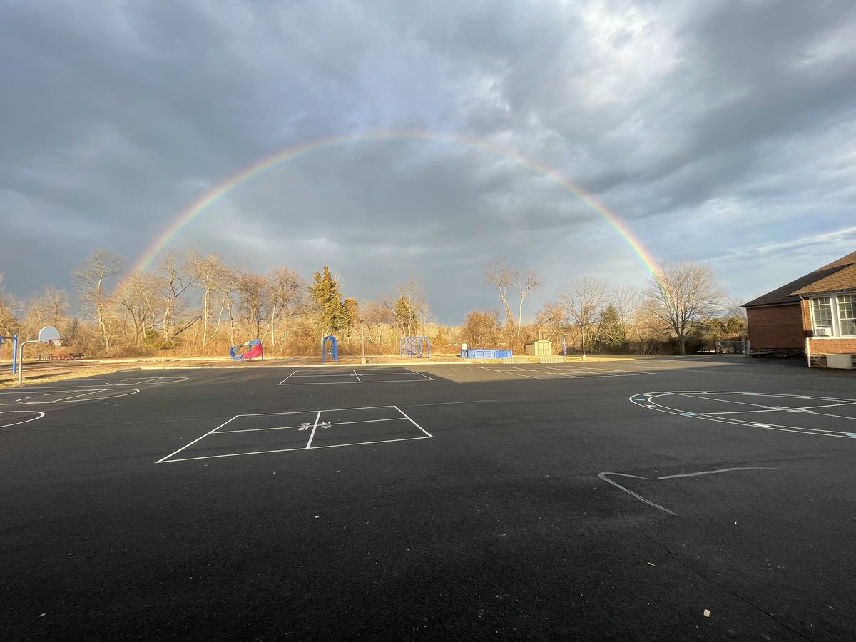Today… right after dismissal…. 💙 <a href="/CBKutzElem/">Paul W. Kutz Elem</a> #Kutzcougarpride 🐾 <a href="/CBSDSchools/">Central Bucks SD</a>