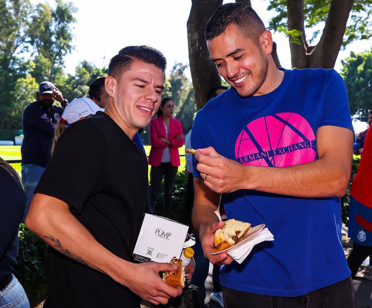 Los encargados de pagar los tamales 😅

👉 <a href="/RangelRaul1/">Raúl Rangel</a> y <a href="/sergiofr30/">Sergio Flores</a>