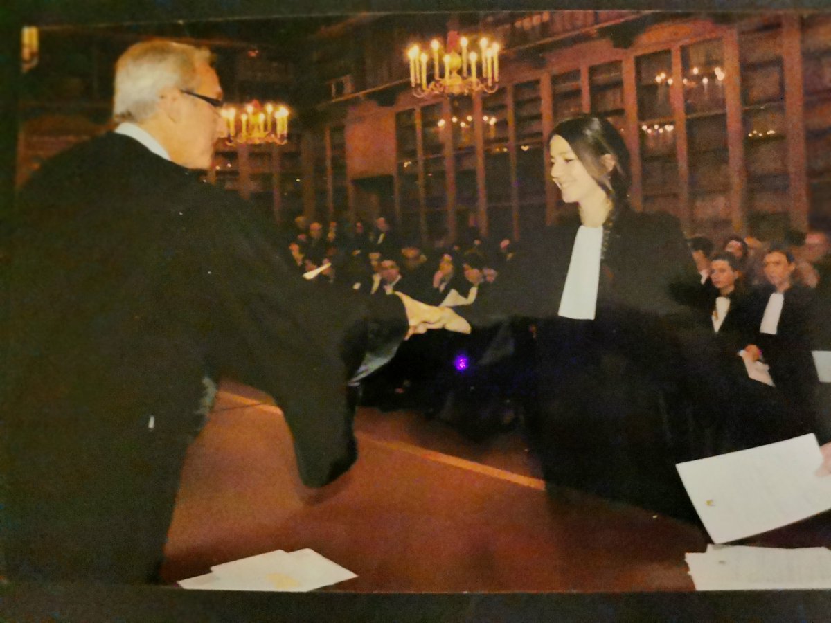 GeraldineVallat's tweet image. Onze ans de barre et toutes mes dents ! #avocat #serment