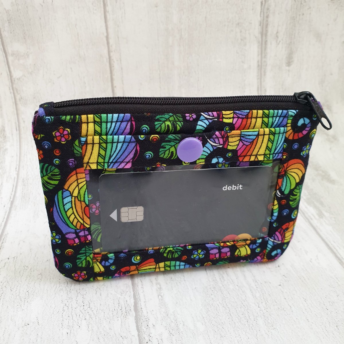 KentHandmade's tweet photo. Who loves rainbows and elephants?🙋‍♀️ This purse has a clear window on one side for ID/card, a slip pocket on the other side with a flap and a zipped pocket in the middle. Pop on over to my #EtsyShop and take a closer look🌈🐘👇
https://t.co/yqLsjKPhOi
#MHHSBD #Rainbow #Handmade https://t.co/zArF9We9er
