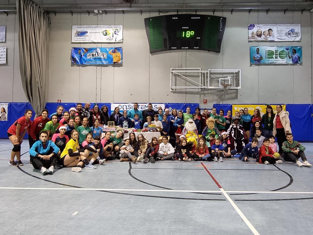 BMGetasur's tweet photo. 🎁 ¿Habéis sido buenos? Los Reyes Magos se pasaron hace unos días por La Alhóndiga para recibir las cartas de nuestros jugadores y jugadoras más jóvenes y también los juguetes que los miembros de nuestro club pudieron aportar para una iniciativa solidaria.

📸 @jesusruiz507 https://t.co/EMqK8hoiBs