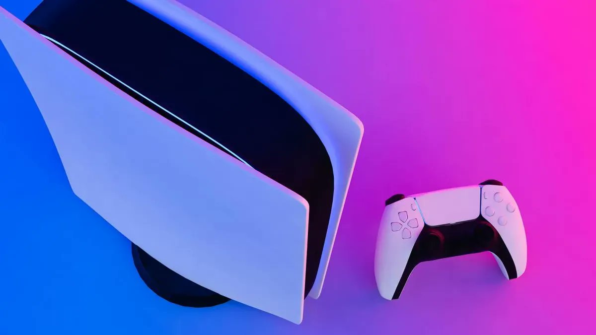 hobby_consolas's tweet photo. PS5 puede sufrir graves daños en su CPU si pasa mucho tiempo en vertical, aseguran expertos en reparación de consolas.
https://t.co/YoKWM75NsZ https://t.co/zbXf5uiDkb