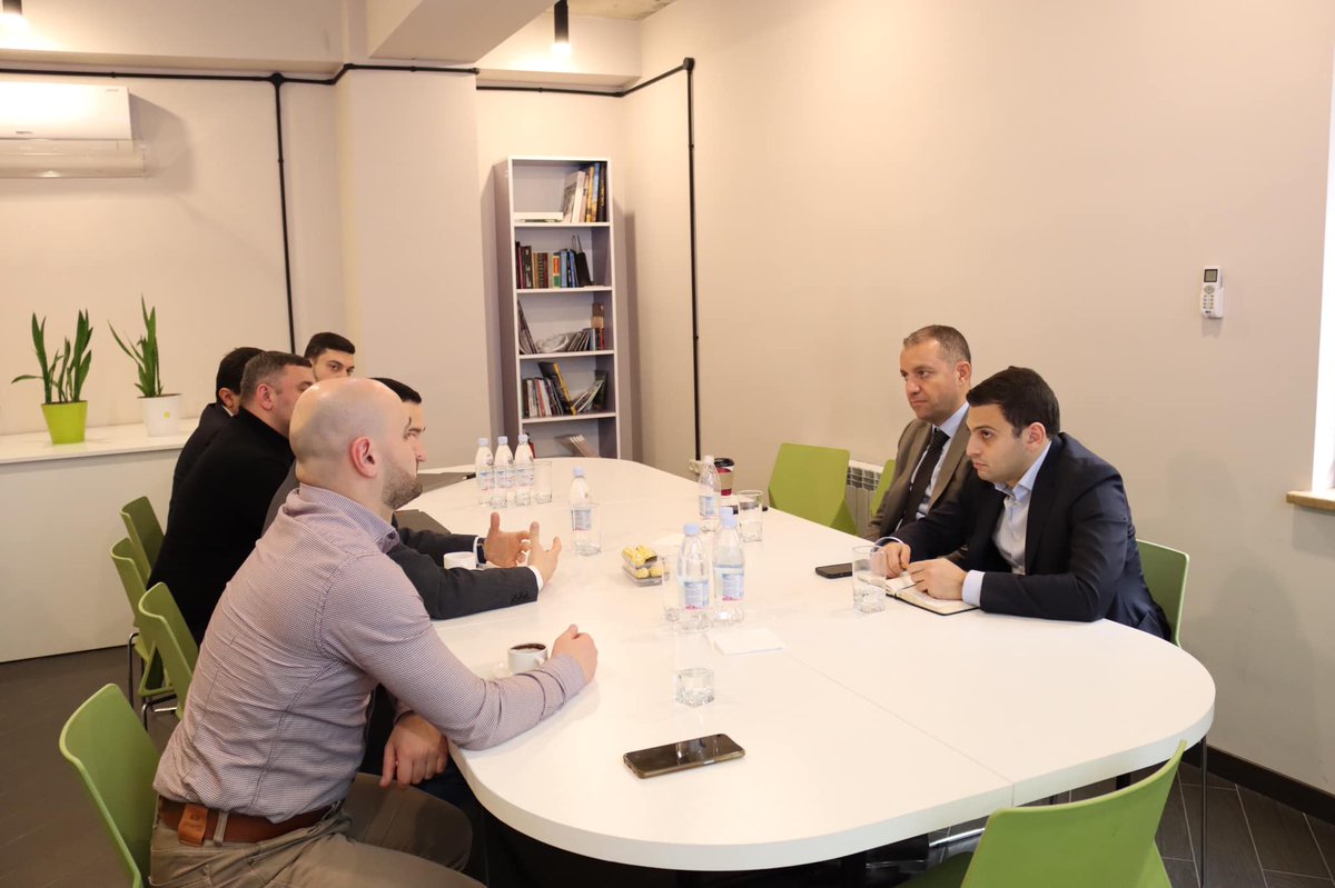 Hayrapetyan_M's tweet photo. I presented the foundation's #Quanta #Masters program in #quantum and #MesoscopicPhysics and the #Horizons #DualEducation program. We also talked about the reimbursement scheme developed by the Ministry of Economy to attract #HighlySkilledProfessionals. https://t.co/tqOygKGM8Z