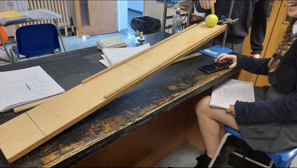 SciencePlume's tweet photo. Year 11 students determining the kinetic energy of a rolling tennis ball🎾🎾🎾🎾🎾 #Physics https://t.co/w3vwuGjmUN