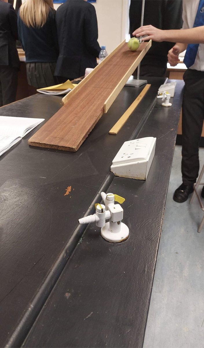 SciencePlume's tweet photo. Year 11 students determining the kinetic energy of a rolling tennis ball🎾🎾🎾🎾🎾 #Physics https://t.co/w3vwuGjmUN