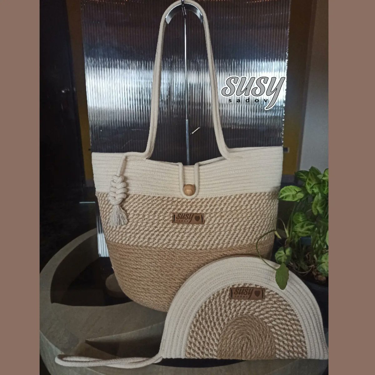 SusySadov's tweet photo. Si !! Estás carteras las fabricó yo, completamente hechas a mano.

Nuevo año, Nueva Colección

Colores tierra, colores neutros, combinables con todo y para todo

Set de Cartera grande y Clutch 

Producción muy linitada

Te invito a visitarme en Instagram
https://t.co/wEb6hlTve3 https://t.co/FxXyOCuQL7
