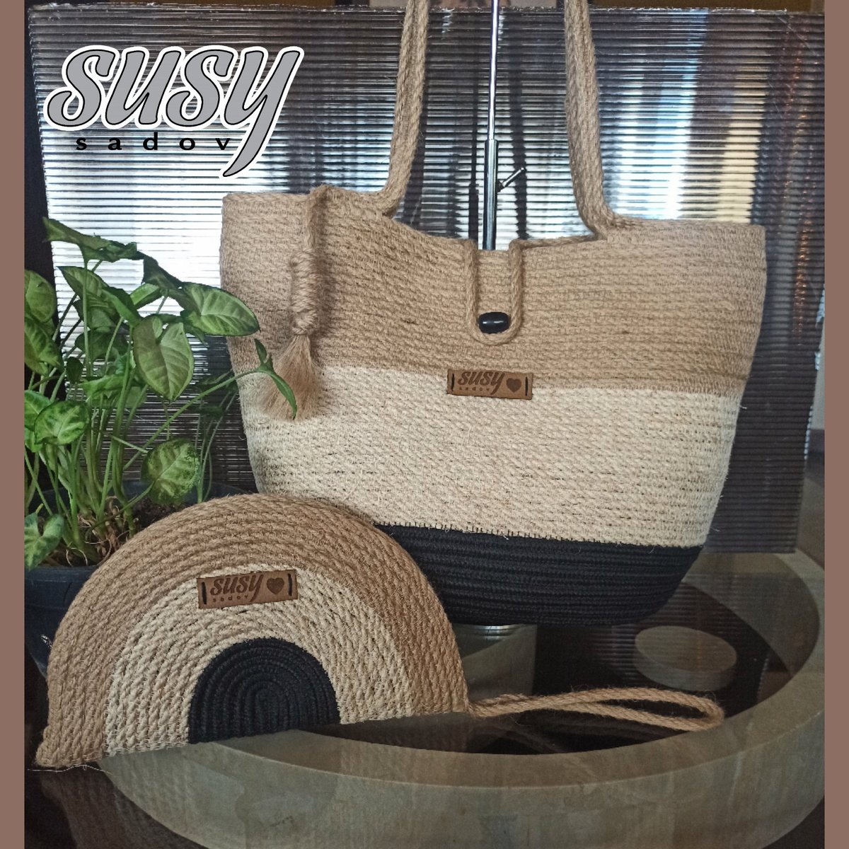 SusySadov's tweet photo. Si !! Estás carteras las fabricó yo, completamente hechas a mano.

Nuevo año, Nueva Colección

Colores tierra, colores neutros, combinables con todo y para todo

Set de Cartera grande y Clutch 

Producción muy linitada

Te invito a visitarme en Instagram
https://t.co/wEb6hlTve3 https://t.co/FxXyOCuQL7