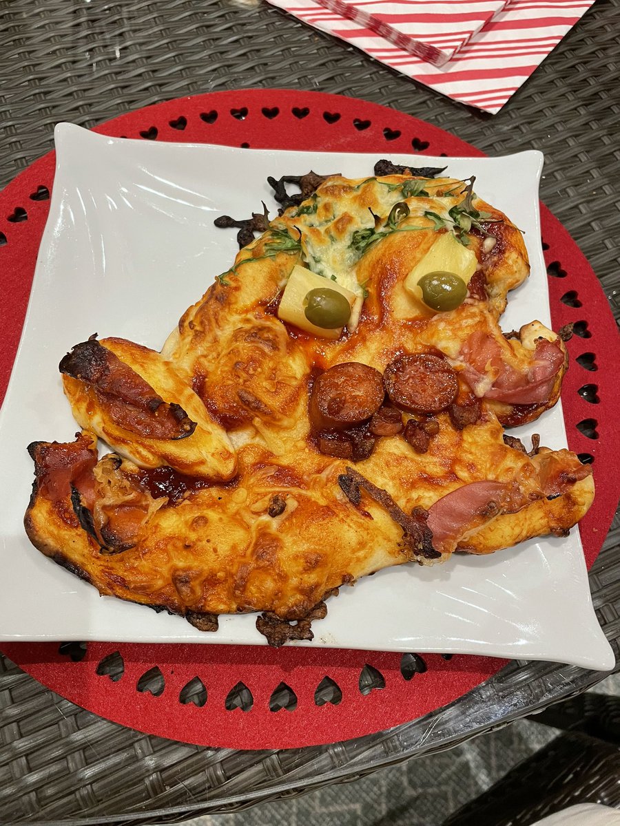 Pizza night tribute to Tulane Football #RollWave <a href="/GreenWaveFB/">Tulane Football</a>