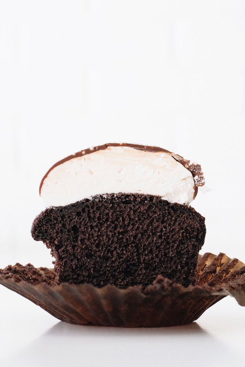 Snowcap Cupcakes are the cream of the crop. The crème de la crème, if you will. They’ve got vanilla cream icing is what we’re getting at ☁️  At both locations this month only.