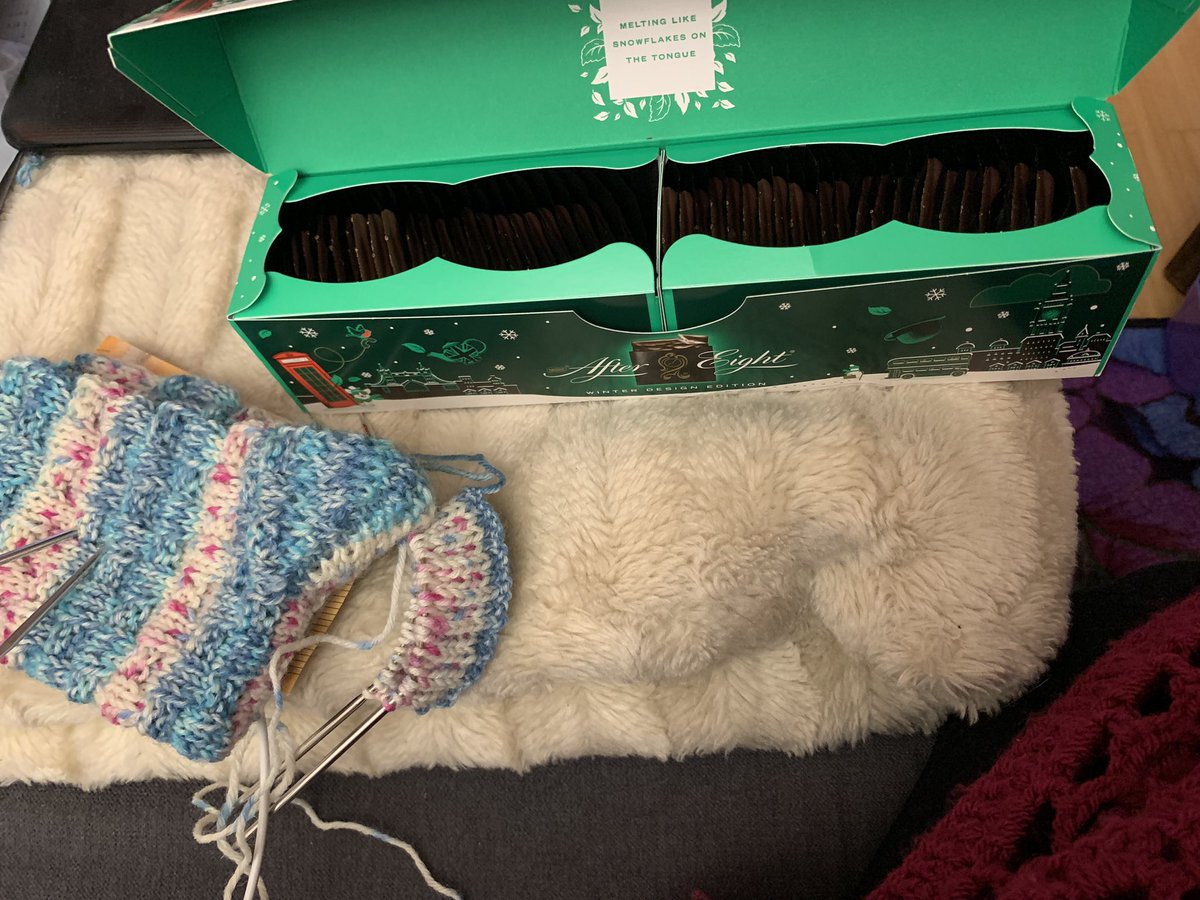 mathilda_moos_'s tweet photo. #365TageSchönes
Hab mich hier heute ein bissl verratscht. Schön war’s. #muttistrickt #Handarbeitsclub #ersterTag wieder in der Tretmühle und wirklich einen schrecklich schönen und anstrengenden Tag gehabt. #Fernweh gibts heute gratis. (Bratislava Sommer 2022) https://t.co/3TsbBDtfSD