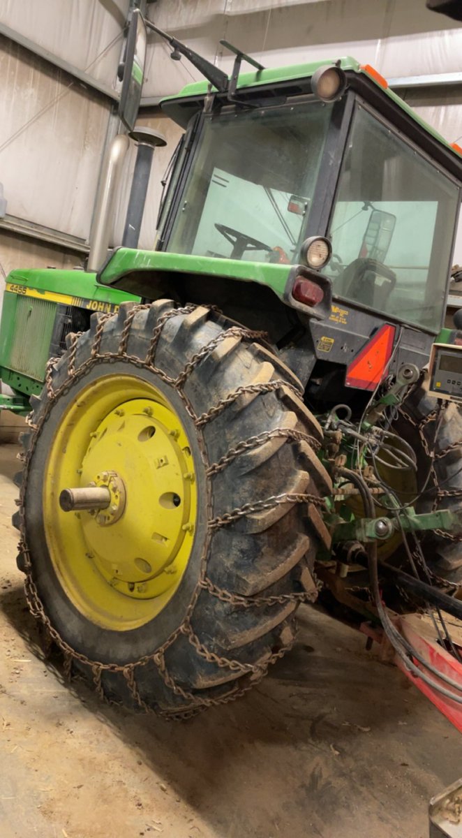 It’s not too often we need the chains on the feeding tractor, but when we do they sure come in handy! #icestorm #feedingcows #feedingtheworld