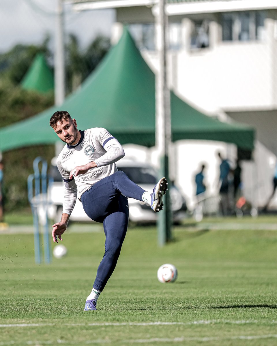 Papéis invertidos para comemorar o aniversário do nosso #PiádoCouto. 

Será que o goleiro Nata pegou a falta do lateral Gabriel? 😅

📸 Rafael Ianoski | Coritiba