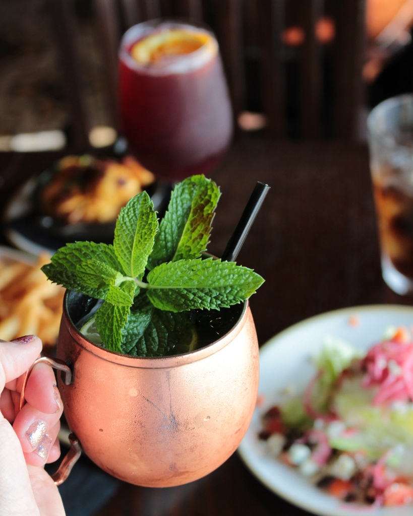 Need a little midweek pickup? The happiest of hours can be found at Gus’s! 🍻Happy Hour starts at 3pm and lasts until 5:30pm, Monday through Friday! 🍹